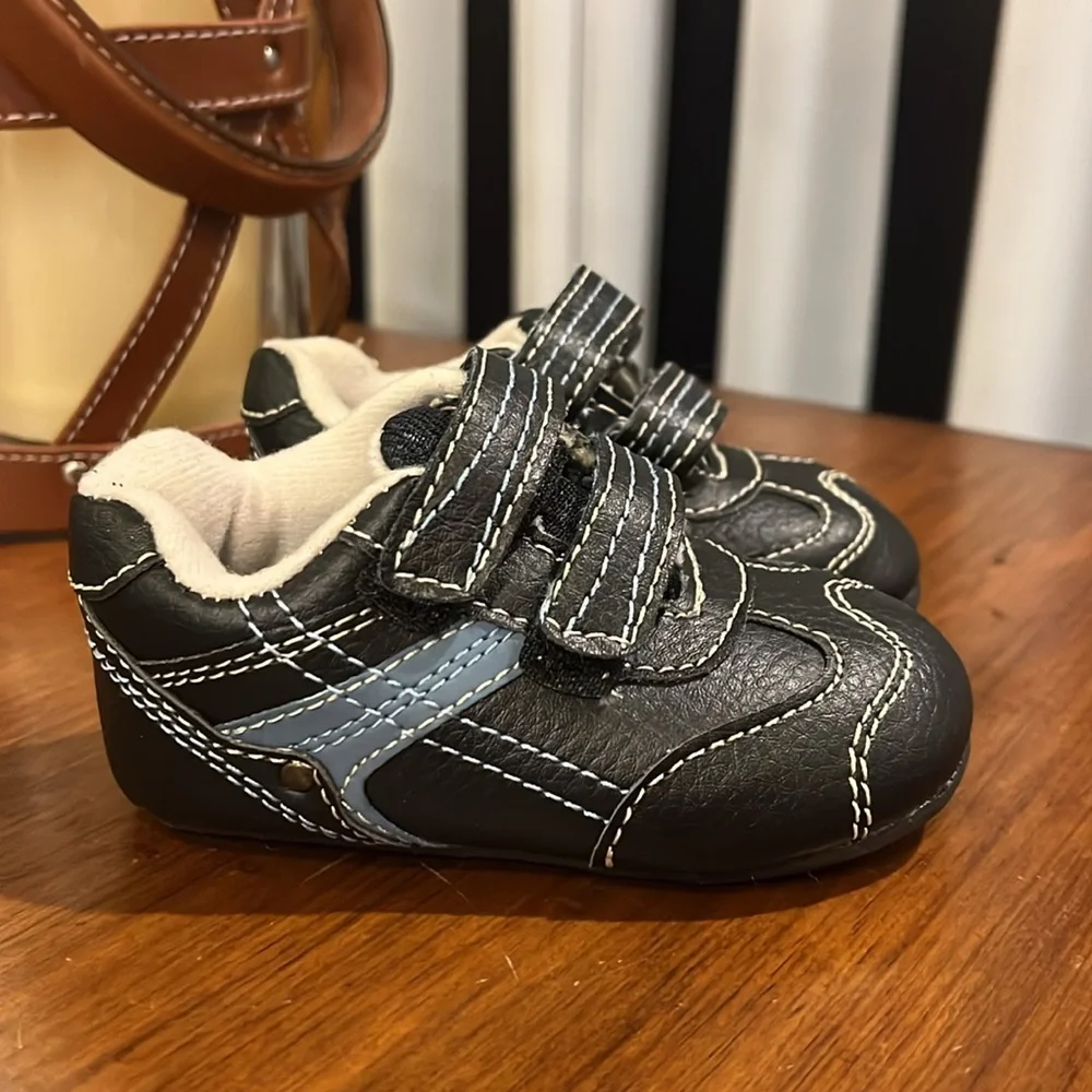 Circo Abubu Baby Infant Shoes Sneakers Hook and Loop navy Boys Size 4